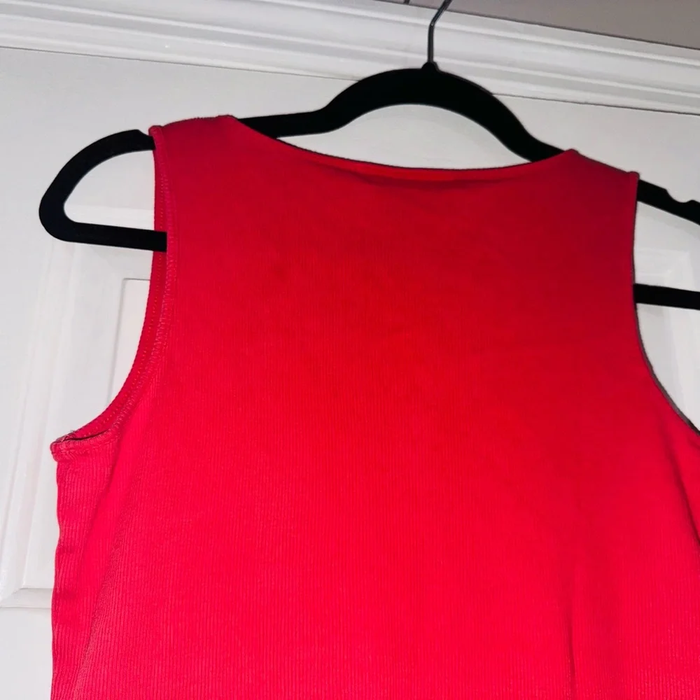 👑 MEDIUM LOFT Vibrant Red Tank Top by - Picture 8 of 10